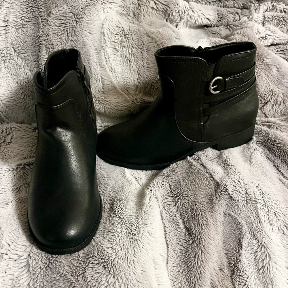 Luoika Women's Wide Width Ankle Boots, Memory foam Low Heel Side Zipper. 8XW